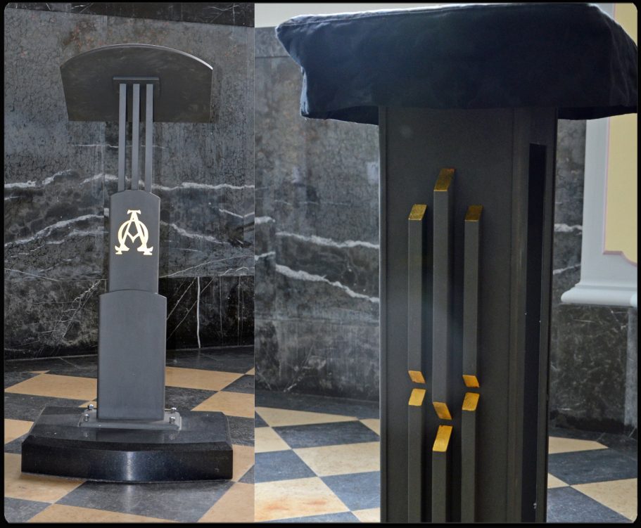 links: Ambo – rechts: Urnentisch