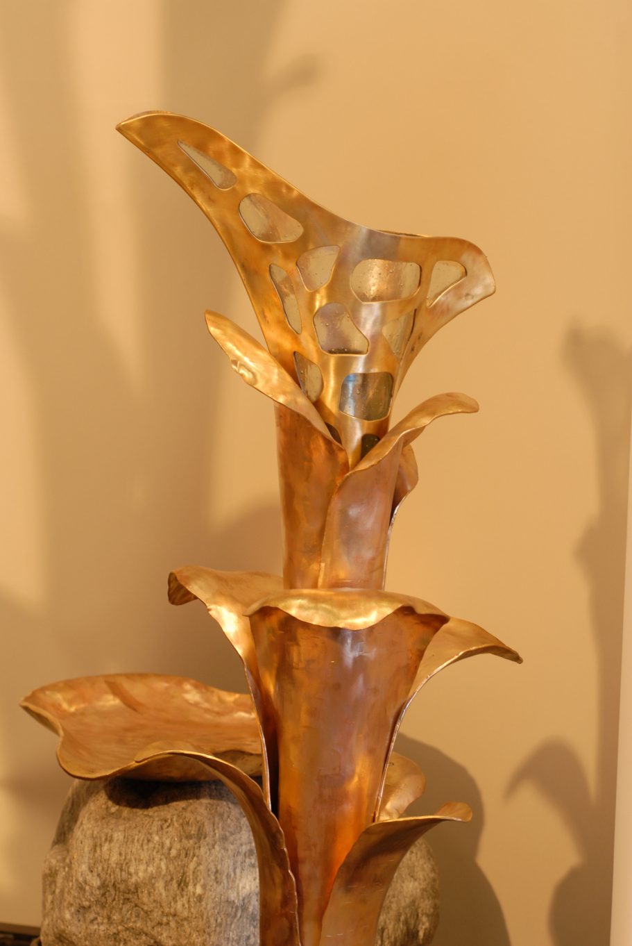 Bronzebrunnen mit Glas