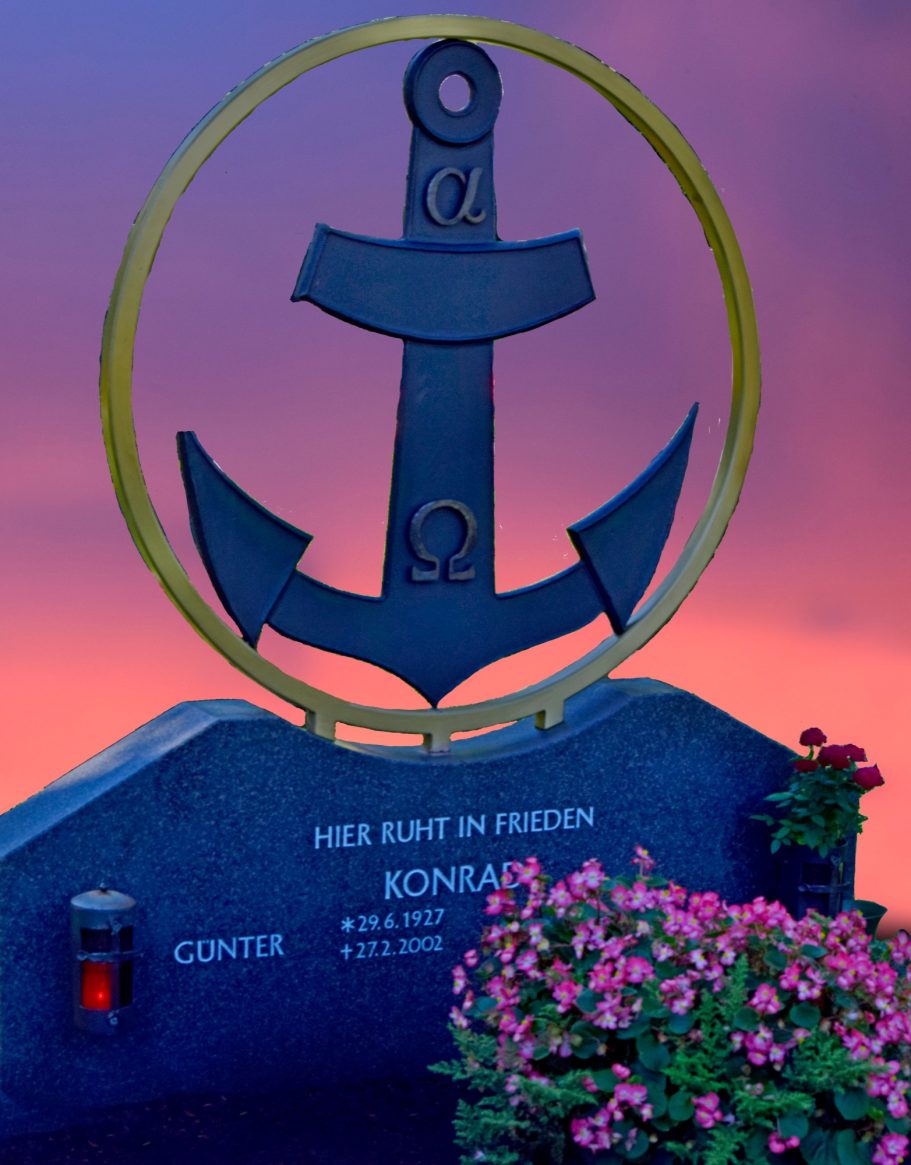 Der Ring steht für den einen Gott, der Anker steht für die Hoffnung.